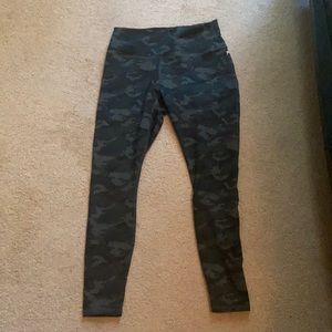 Fabletic leggings. Size medium. Camo